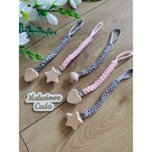 Alternative view of Zawieszka do smoczka - szydełkowana szara serce