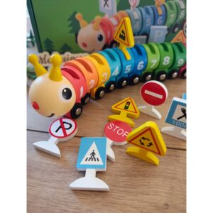 Gąsienica / pociąg ze znakami